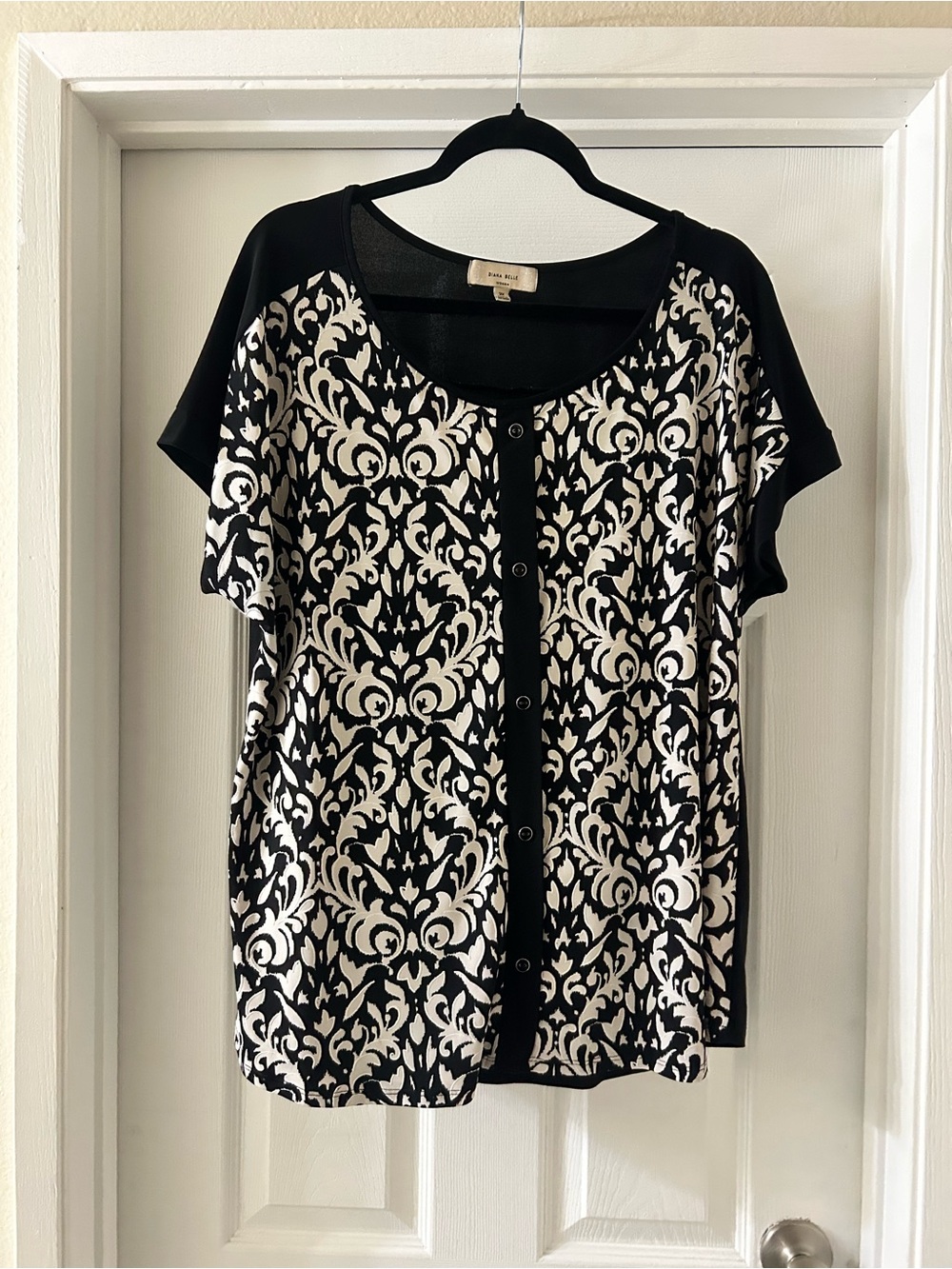 Diana Belle Black & Cream Damask Button-Front Short Sleeve Top